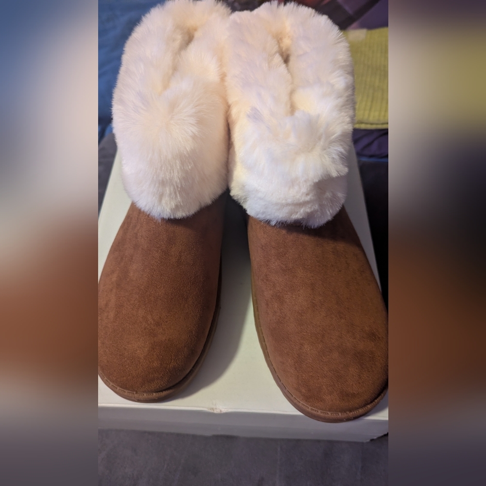 SO Cozy Brown Fuzzy Boots with Faux Fur Trim 9.5 NWT - Picture 2 of 13